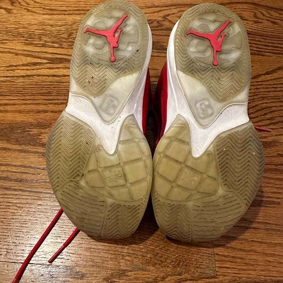Boys Nike Jordans Red Sz 4.5 - Picture 5 of 7